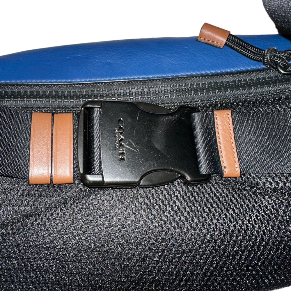 Men’s- Coach- Terrain Belt Bag in Signature Print- EUC- $275 RETAIL - Picture 3 of 3